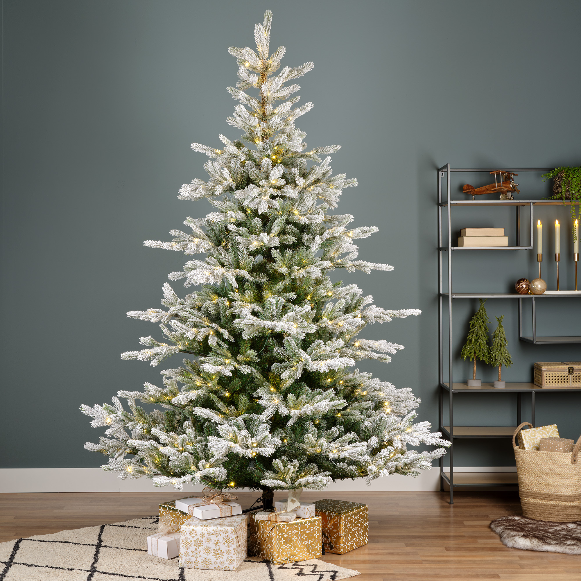 Tannenbaum 180cm mit LED Lichterkette beschneit GRANDIS Tannenbaum 180cm mit LED Lichterkette beschneit GRANDIS