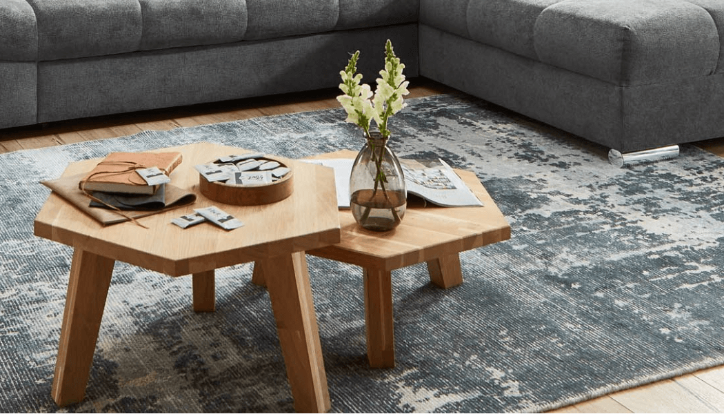 "Notre table basse en bois : naturelle, intemporelle et pratique. Créez un point central confortable dans votre salon avec notre table basse en bois de haute qualité".