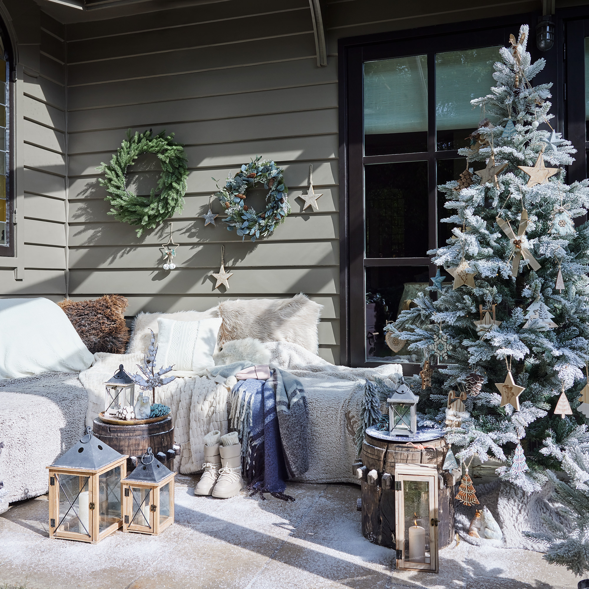 Tannenbaum 180cm mit LED Lichterkette beschneit GRANDIS