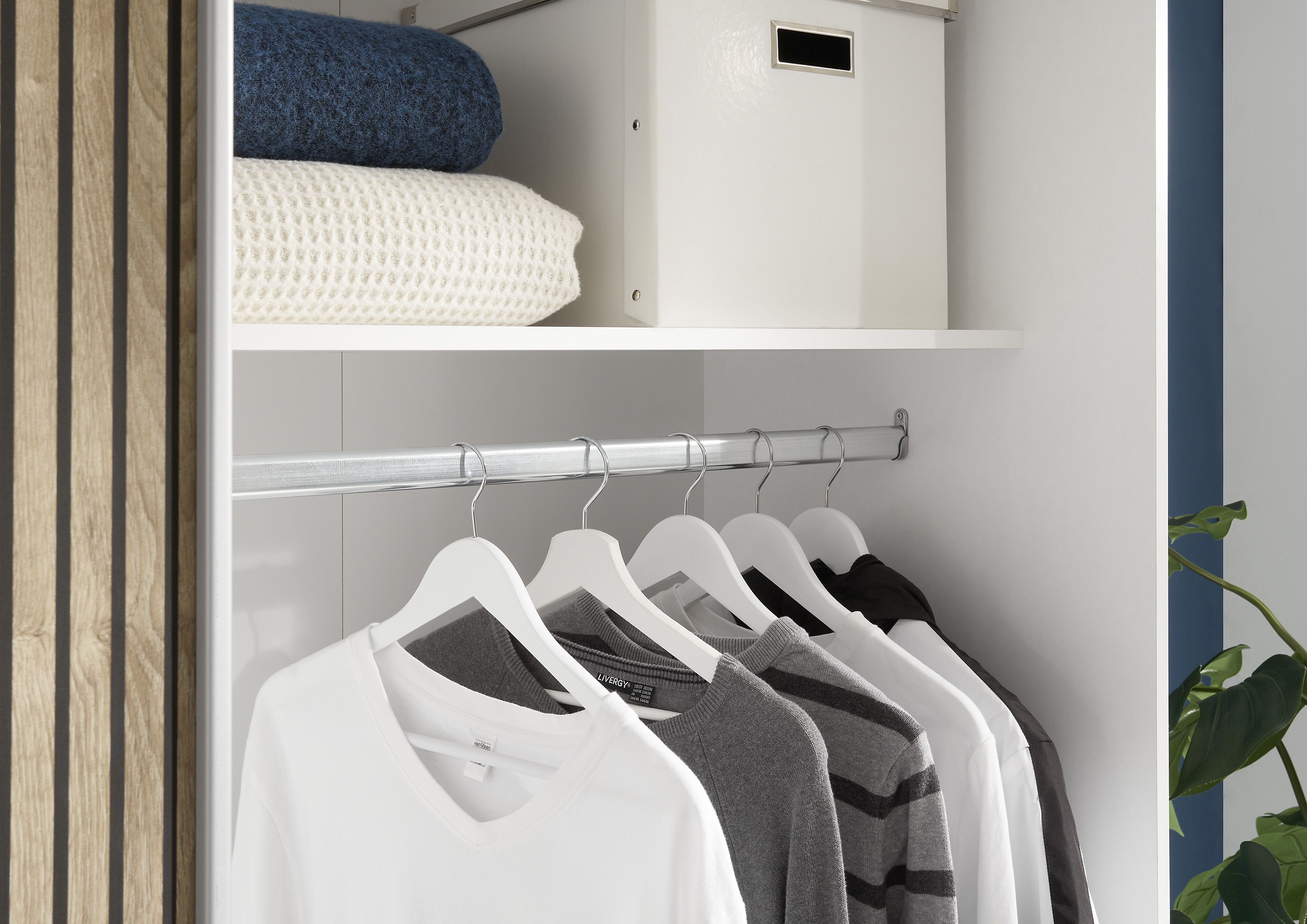 Schwebetürenschrank BERNO Schwebetürenschrank BERNO