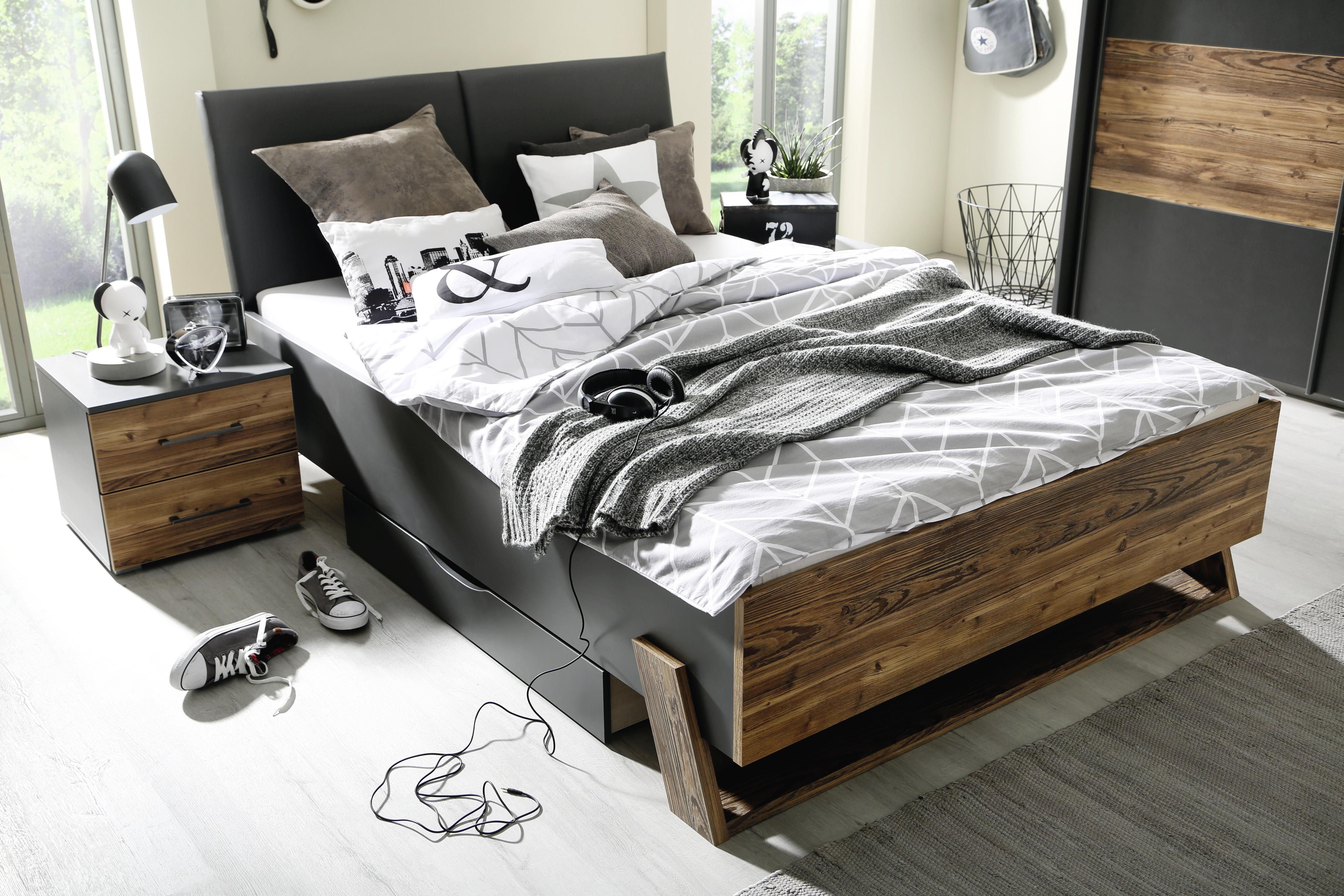 Bett  TOKIO